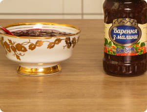 Малиновое варенье, клубничное варенье, ореховое варенье